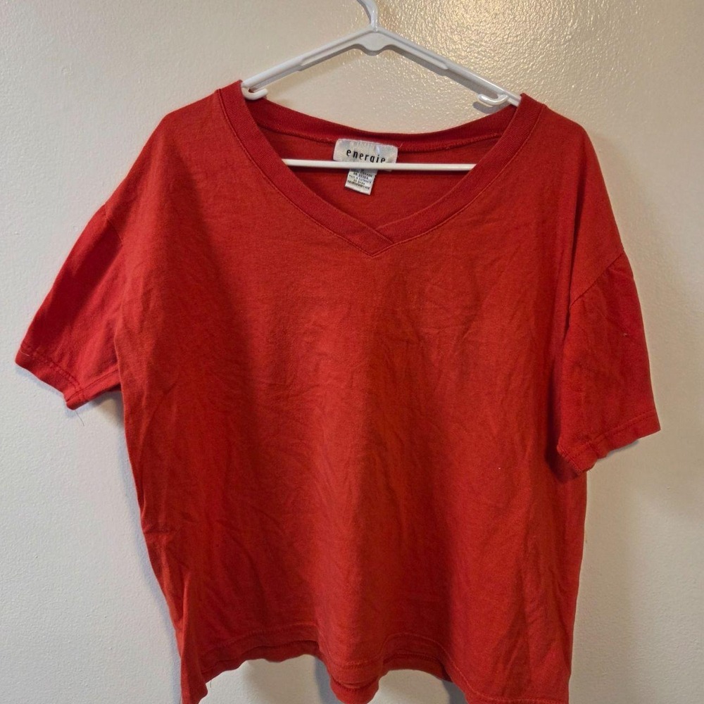 Super cute vintage solid bright red v-neck short sleeve t-shirt from the late 90